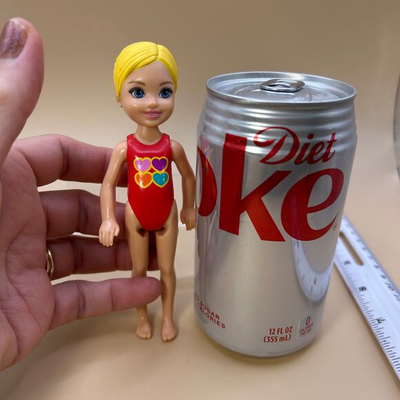 Barbie Club Chelsea Blonde Molded Hair 5 1/2 in Tall Swimsuit 4 Hearts - Picture 2 of 8